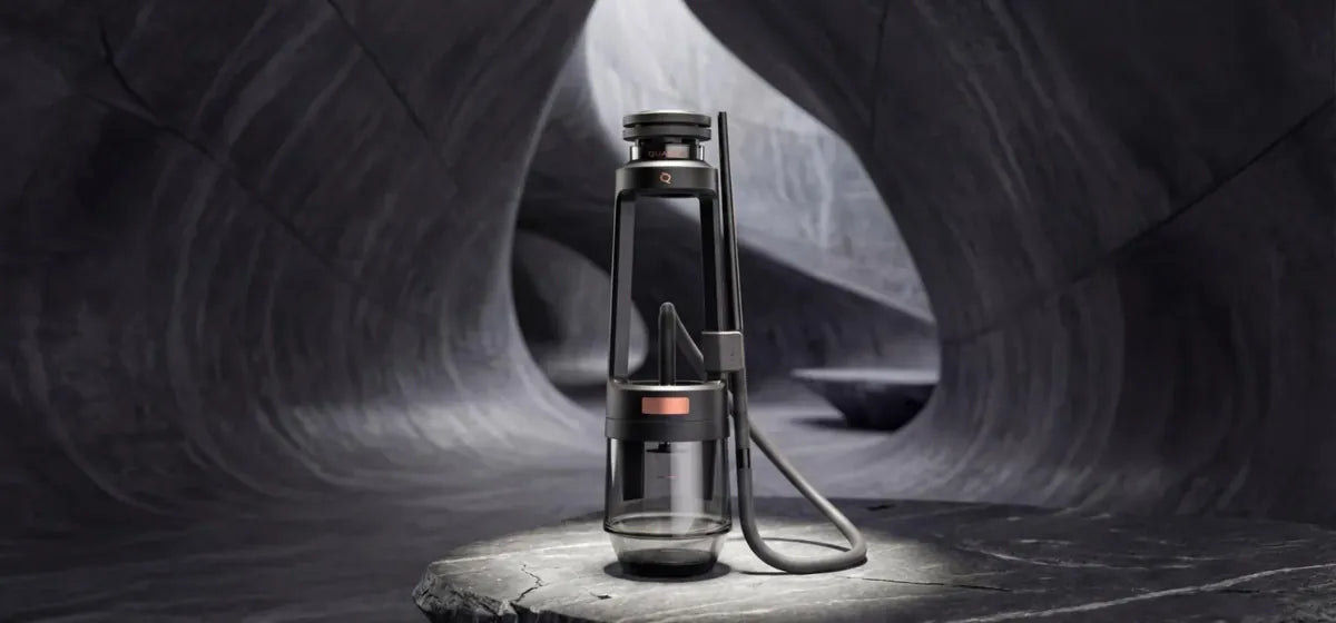 Quasar-Shisha in einer Steinhöhle